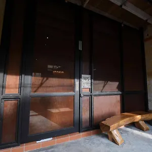 38pc Boutique Inn