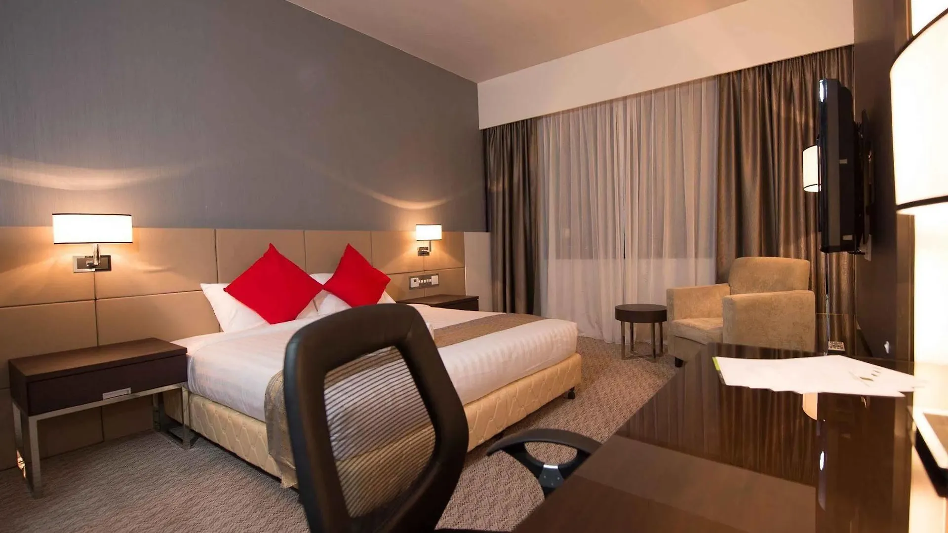 Raia Hotel & Convention Centre Άλορ Σταρ